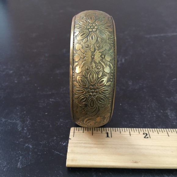 Gold brass floral etched wide bangle bracelet - Picture 7 of 9